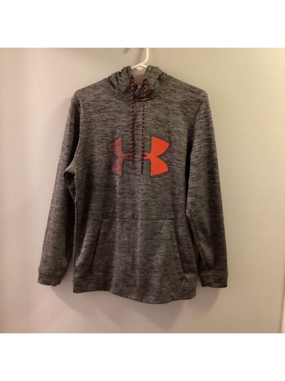 UNDER Armour Men’s Medium hooded sweatshirt loose fit cold gear gray bla…